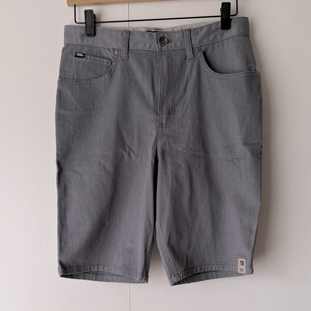 Vans Charcoal Flat Front Boy’s Shorts - Twillther Quiet Shade Sz 18 -NWT